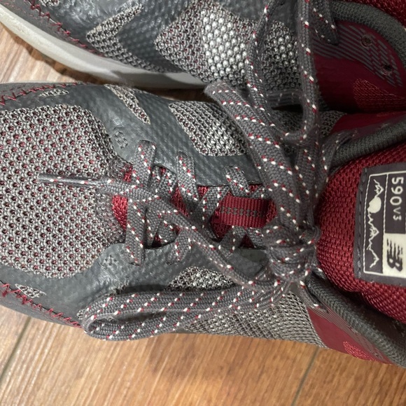 New Balance 590v3 women's all-terrain trail running shoes Size 9.5 pre loved - Picture 9 of 11